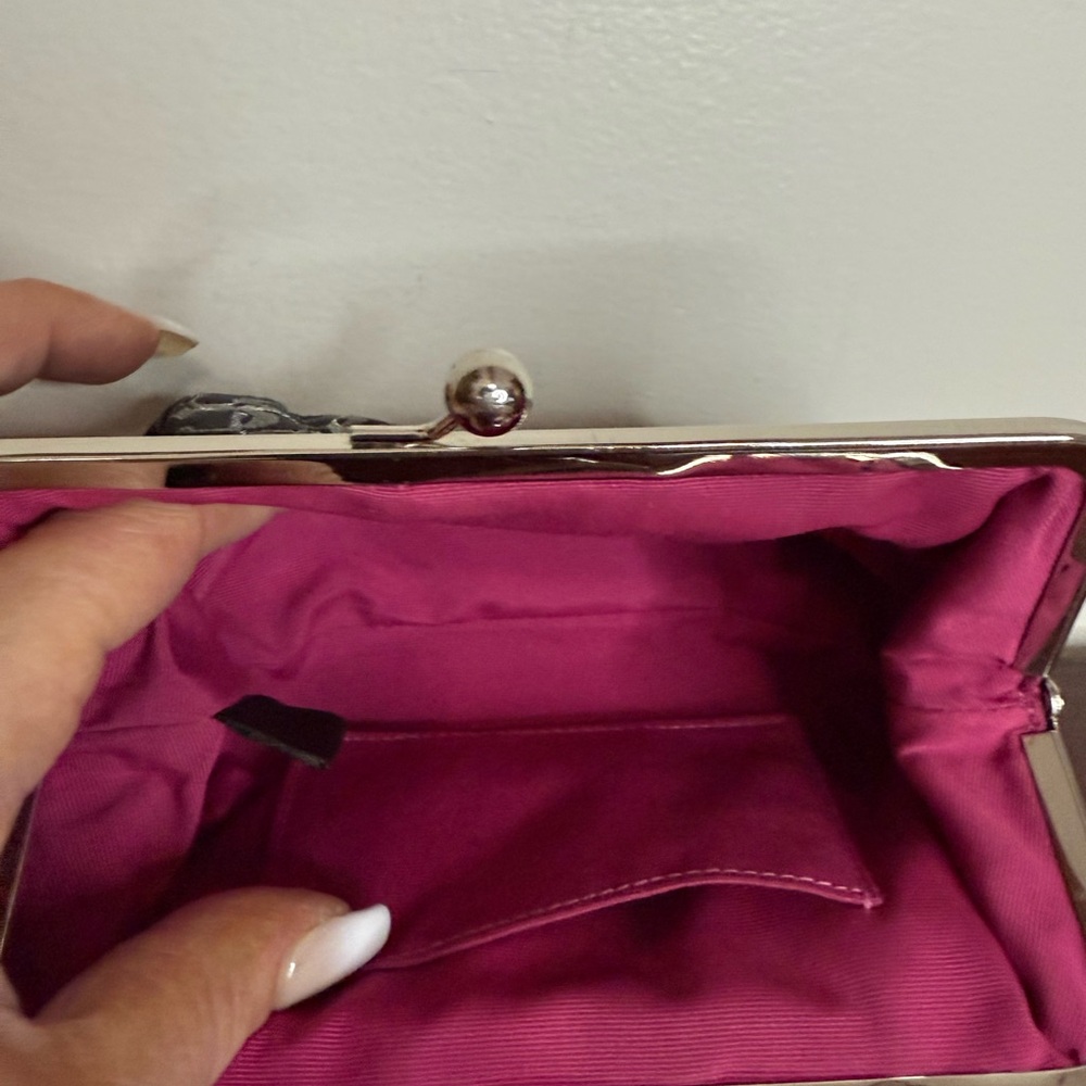 Coach optic Black Logo-Print Wristlet kiss lock  Clutch with Silver Trim - Picture 14 of 14